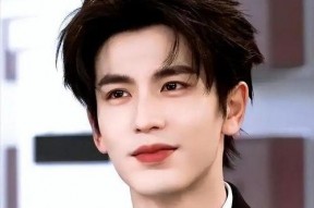 吃瓜娱乐圈张凌赫,娱乐圈的瓜田新秀，星光熠熠的蜕变之路